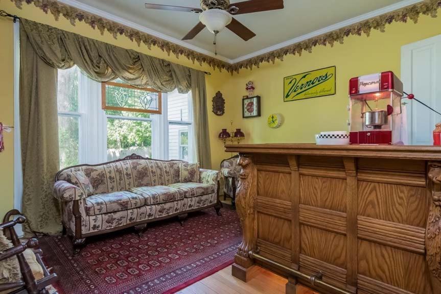Kingsley House Bed & Breakfast - Full Home Fennville Экстерьер фото