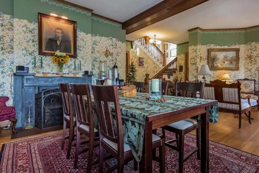 Kingsley House Bed & Breakfast - Full Home Fennville Экстерьер фото