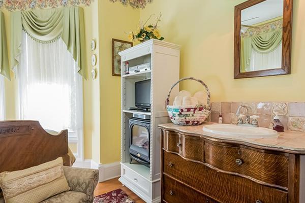 Kingsley House Bed & Breakfast - Full Home Fennville Экстерьер фото