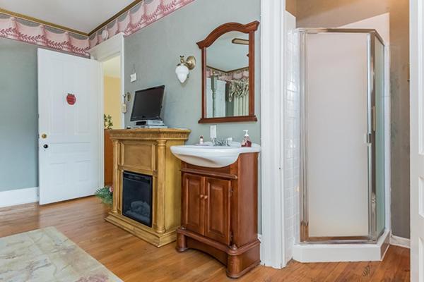 Kingsley House Bed & Breakfast - Full Home Fennville Экстерьер фото