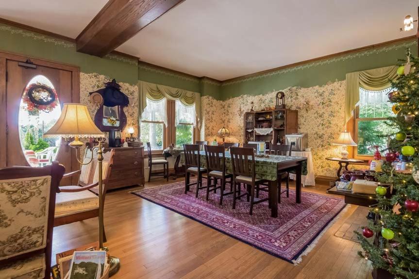 Kingsley House Bed & Breakfast - Full Home Fennville Экстерьер фото