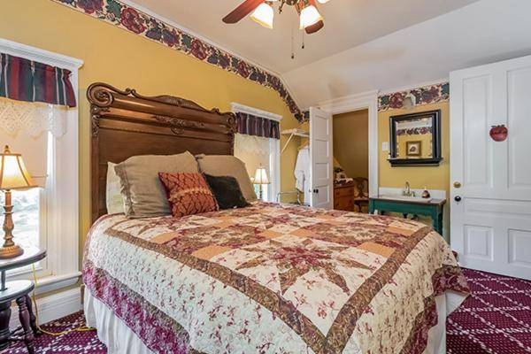 Kingsley House Bed & Breakfast - Full Home Fennville Экстерьер фото