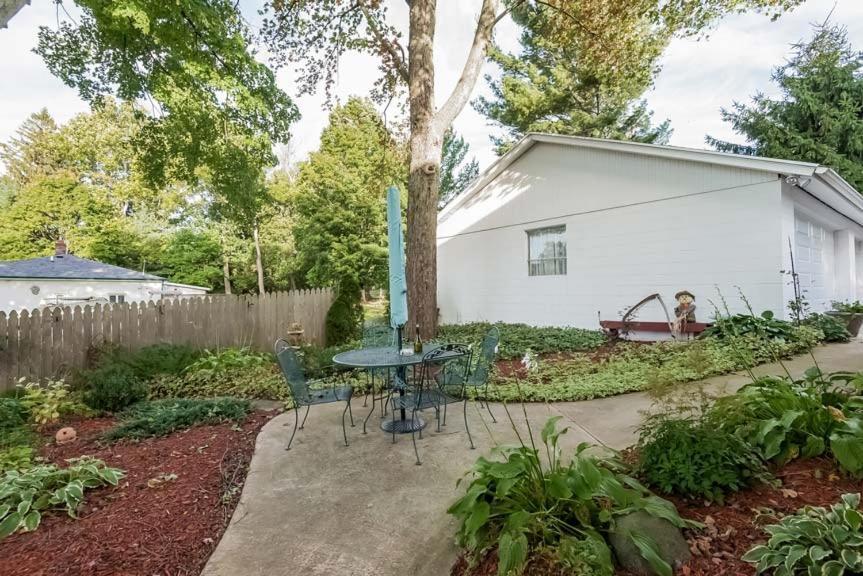 Kingsley House Bed & Breakfast - Full Home Fennville Экстерьер фото