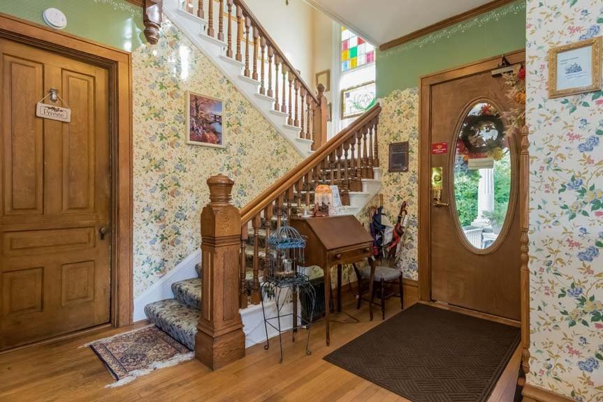 Kingsley House Bed & Breakfast - Full Home Fennville Экстерьер фото