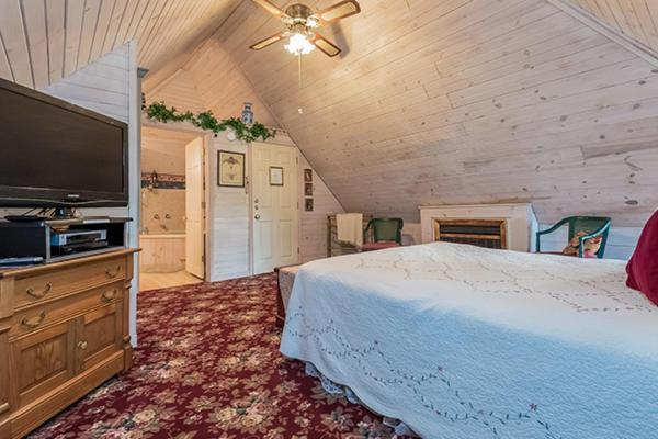 Kingsley House Bed & Breakfast - Full Home Fennville Экстерьер фото